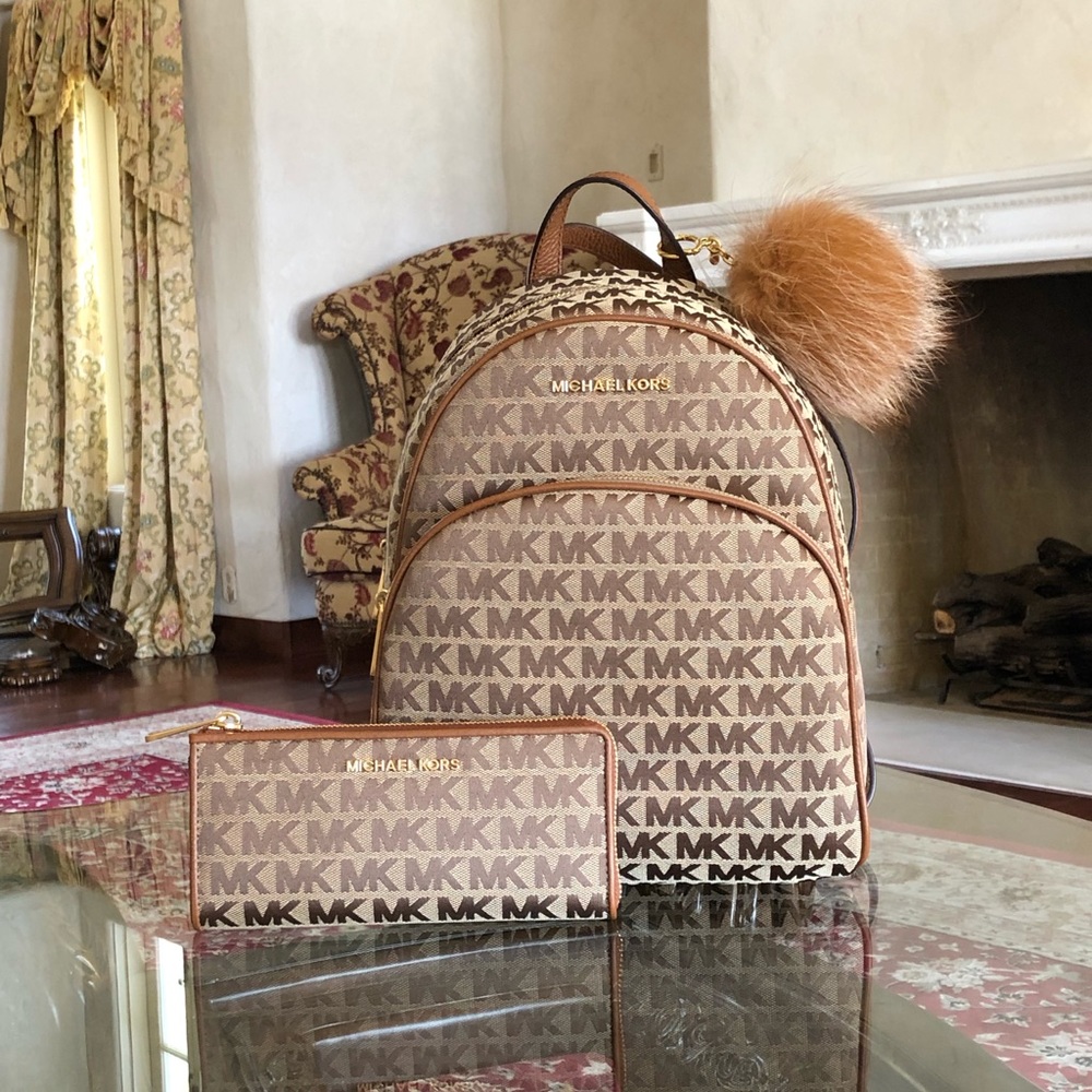 Michael Kors md Abbey Backpack&wallet&pom pom - Picture 1 of 8